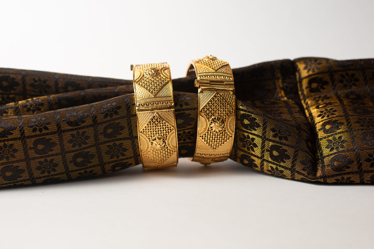 Jaalidaar Gold Plated Bangles